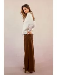 Pull sans manches, ouvert dans le dos