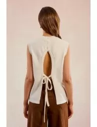 Pull sans manches, ouvert dans le dos