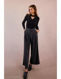 Knitted sweater with cut-out on the bust