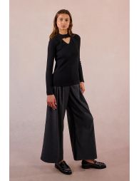 Pull en maille avec découpe sur le buste