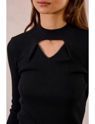 Knitted sweater with cut-out on the bust