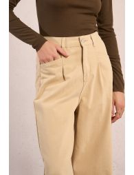 Wide pleated trousers