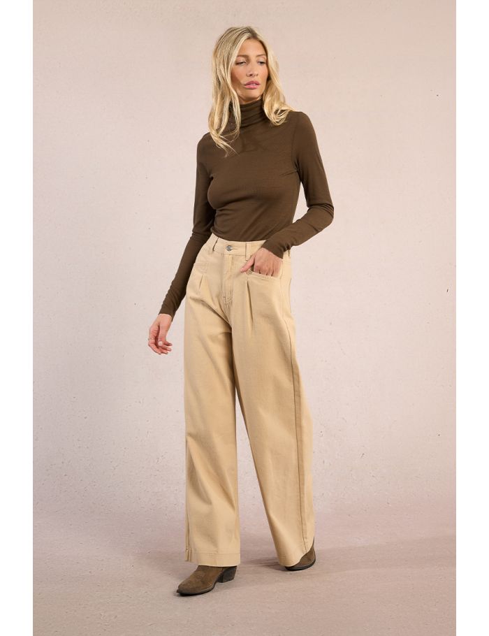 Wide pleated trousers