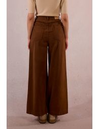 Wide pleated trousers