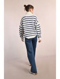 Wide-leg jeans with topstitching
