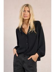 Flowing blouse with button-down collar