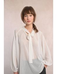 Blouse col lavallière à plumetis