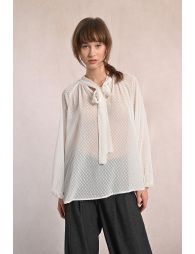 Blouse col lavallière à plumetis