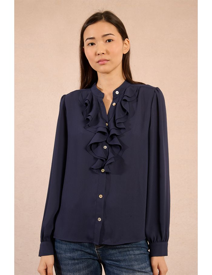 Flowing shirt with jabot collar