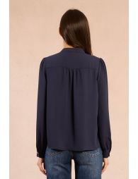 Flowing shirt with jabot collar