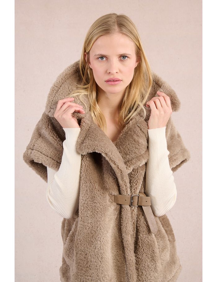 Fur-effect sleeveless jacket