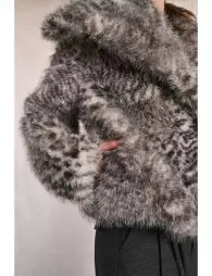 Veste courte en fausse fourrure