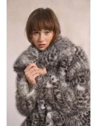 Veste courte en fausse fourrure
