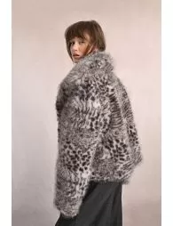 Veste courte en fausse fourrure