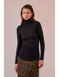 Thin turtleneck