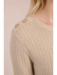 Maille torsadée, patte d'épaule boutonnée