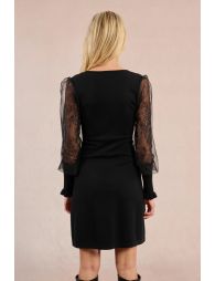 Robe courte en maille et dentelle