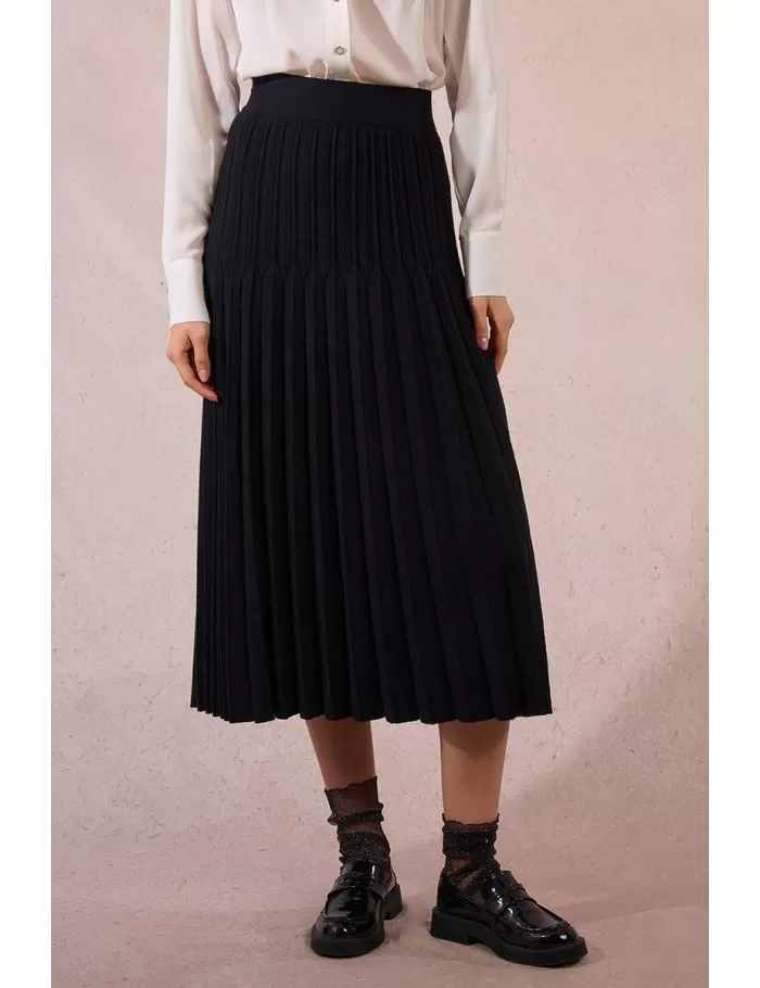 Pleated knit midi skirt