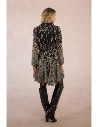 Vestido corto de manga larga con estampado y volantes