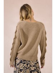 Sweater with buttoned sleeves