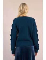 Sweater with buttoned sleeves