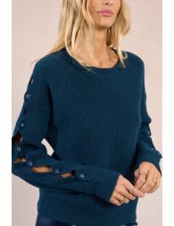 Sweater with buttoned sleeves