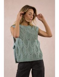 Sleeveless sweater to tie at the sides