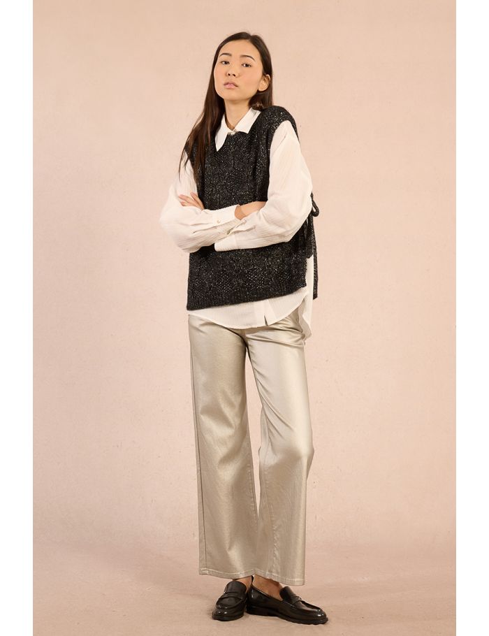 Sleeveless sweater to tie at the sides