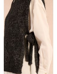 Sleeveless sweater to tie at the sides