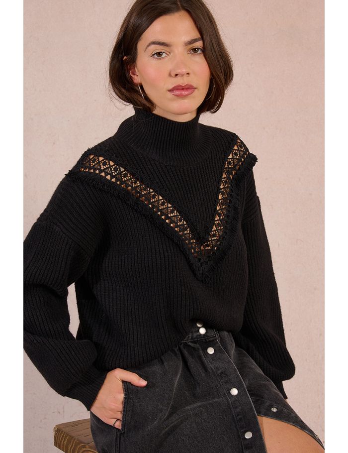 Sweater with fancy bust