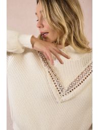 Sweater with fancy bust
