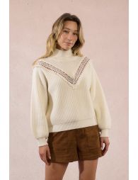 Sweater with fancy bust