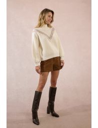 Sweater with fancy bust