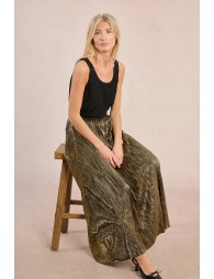 Long pleated and iridescent skirt