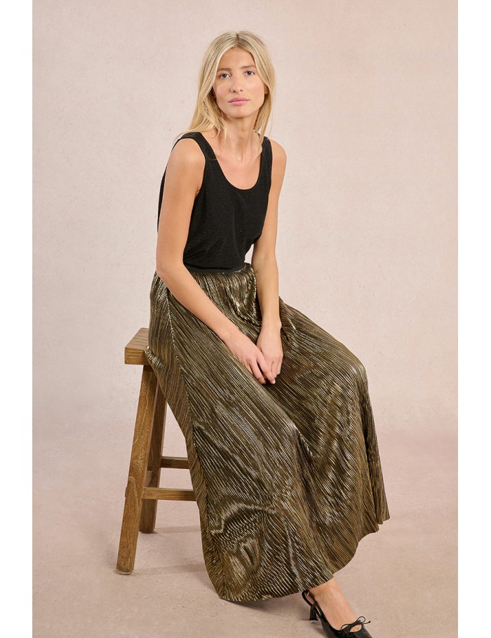 Long pleated and iridescent skirt