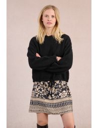 Sweatshirt-style knitted sweater, lace edge