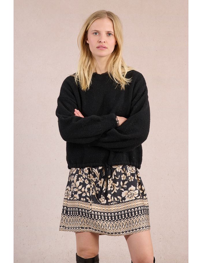 Sweatshirt-style knitted sweater, lace edge