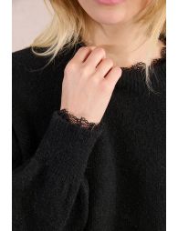 Sweatshirt-style knitted sweater, lace edge
