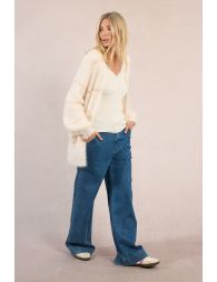 Knitted cardigan, open and iridescent