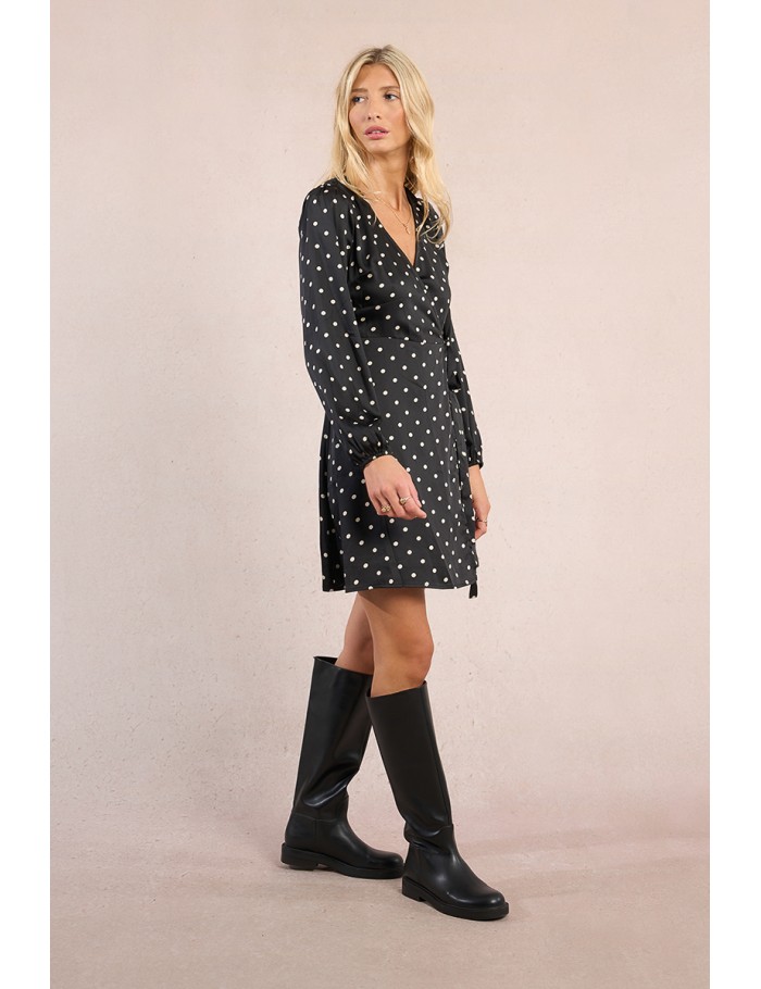 Robe courte, portefeuille à pois
