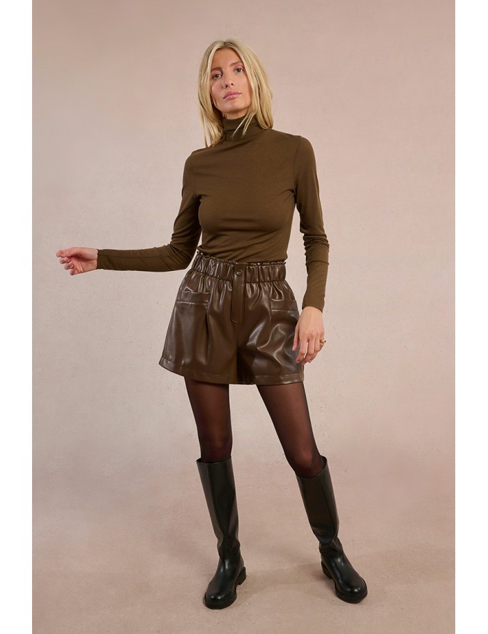 Short en similicuir