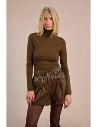 Short en similicuir