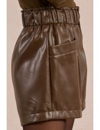 Short en similicuir