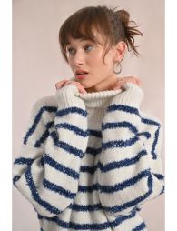 Textured sweater with iridescent stripes