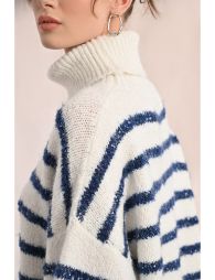 Textured sweater with iridescent stripes