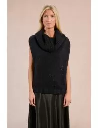 Sleeveless sweater, studded with sequins