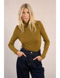 Iridescent ribbed knit turtleneck
