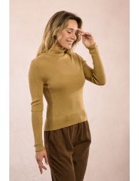 Iridescent ribbed knit turtleneck