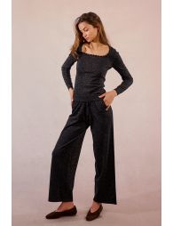 Pull ajusté, encolure carrée festonnée