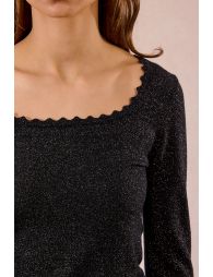 Pull ajusté, encolure carrée festonnée
